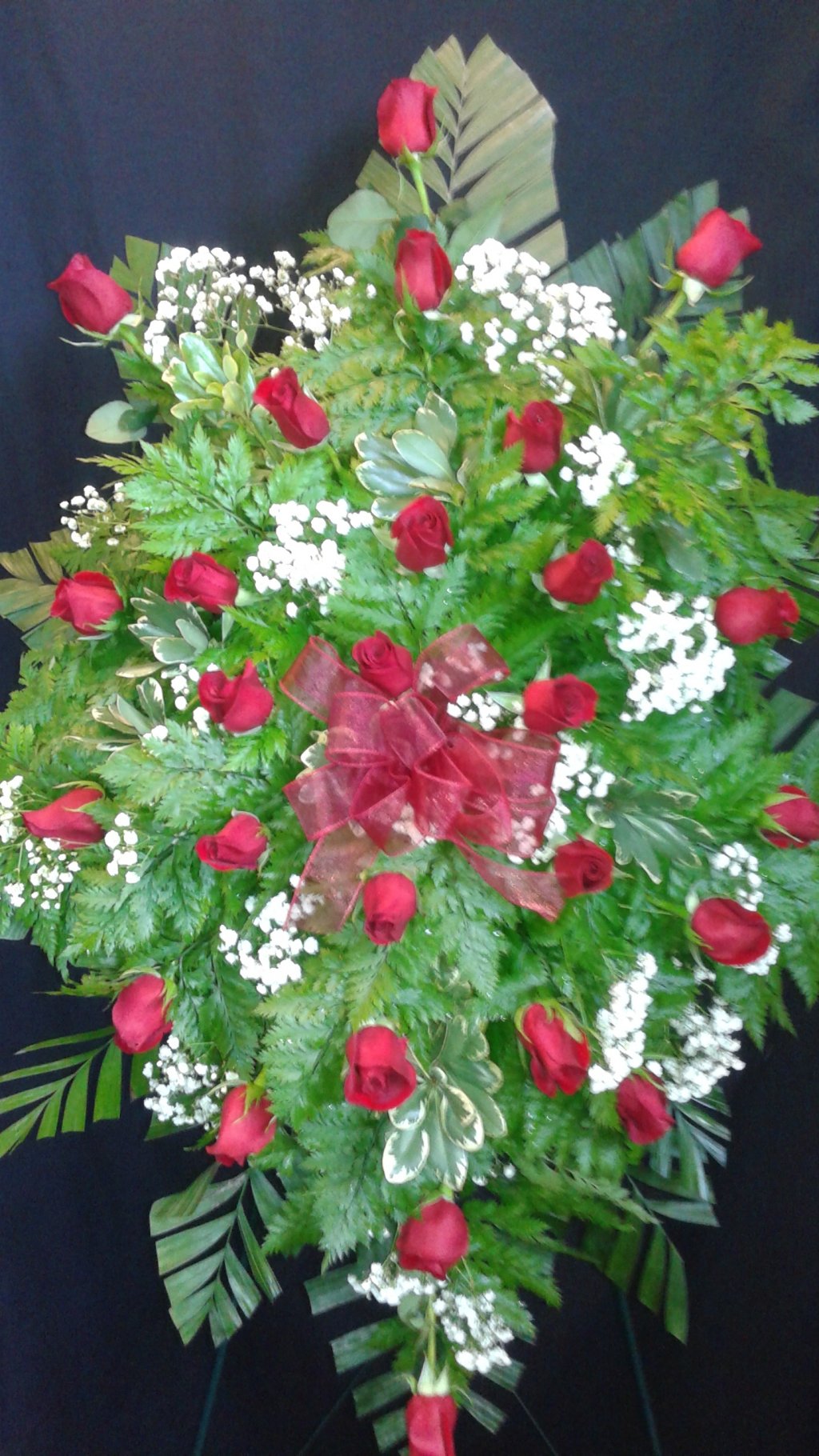 image-597530-Funeral_Spray_Red_Roses_125.w640.JPG