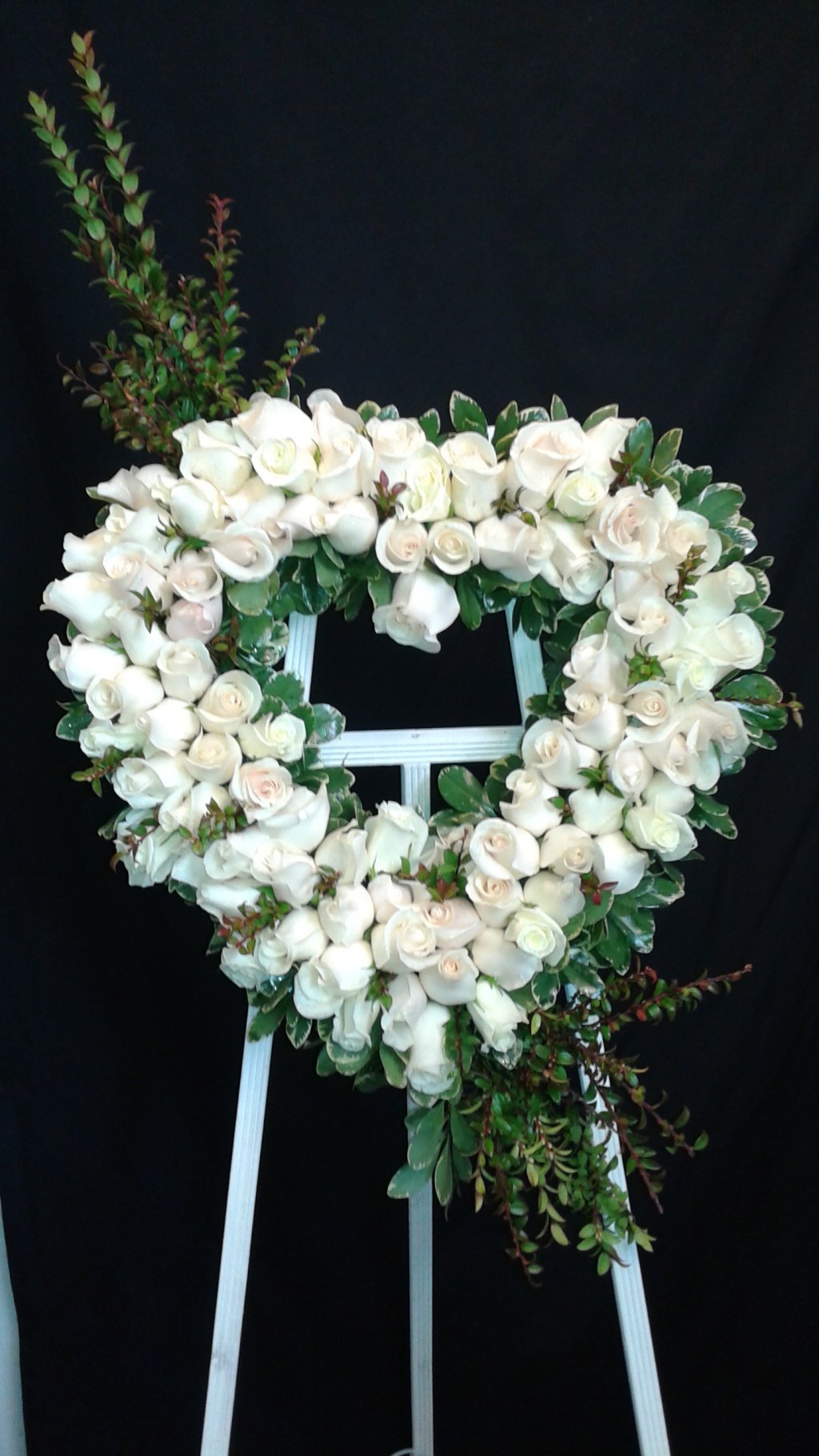 image-597533-Funeral_Wreath_white_roses_400.w640.JPG